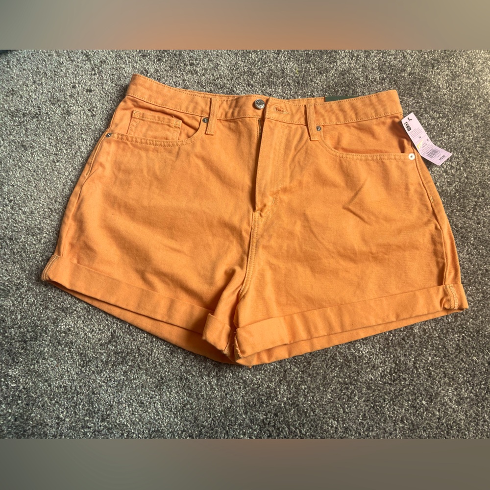 ❗️SOLD❗️NWT High Rise Mom Shorts